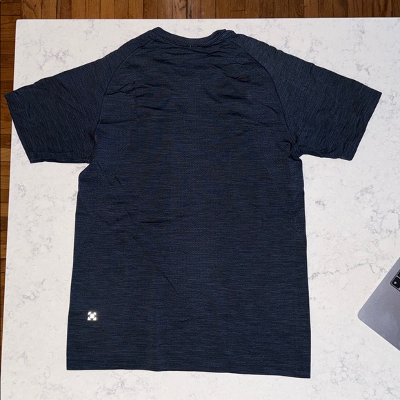 Lululemon Men’s Navy Blue Metal Vent Tech T Shirt Small - Picture 2 of 2